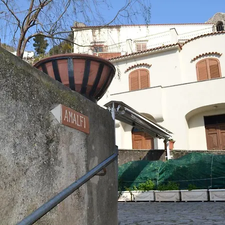 בית נופש Amalfi View סקאלה